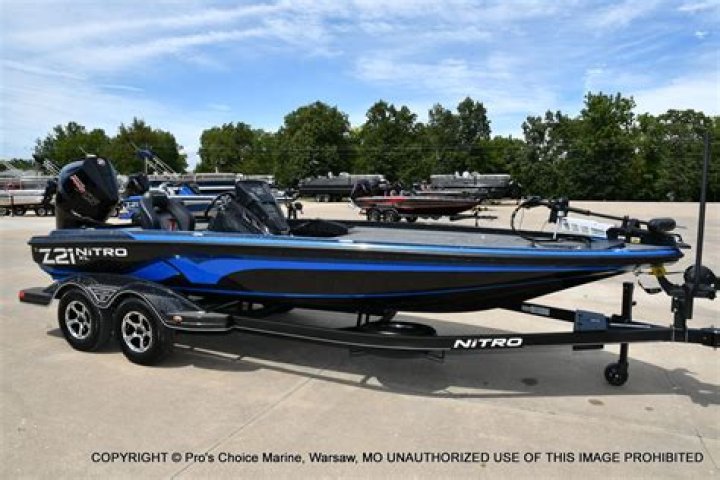 Who manufactures Nitro bass boats?